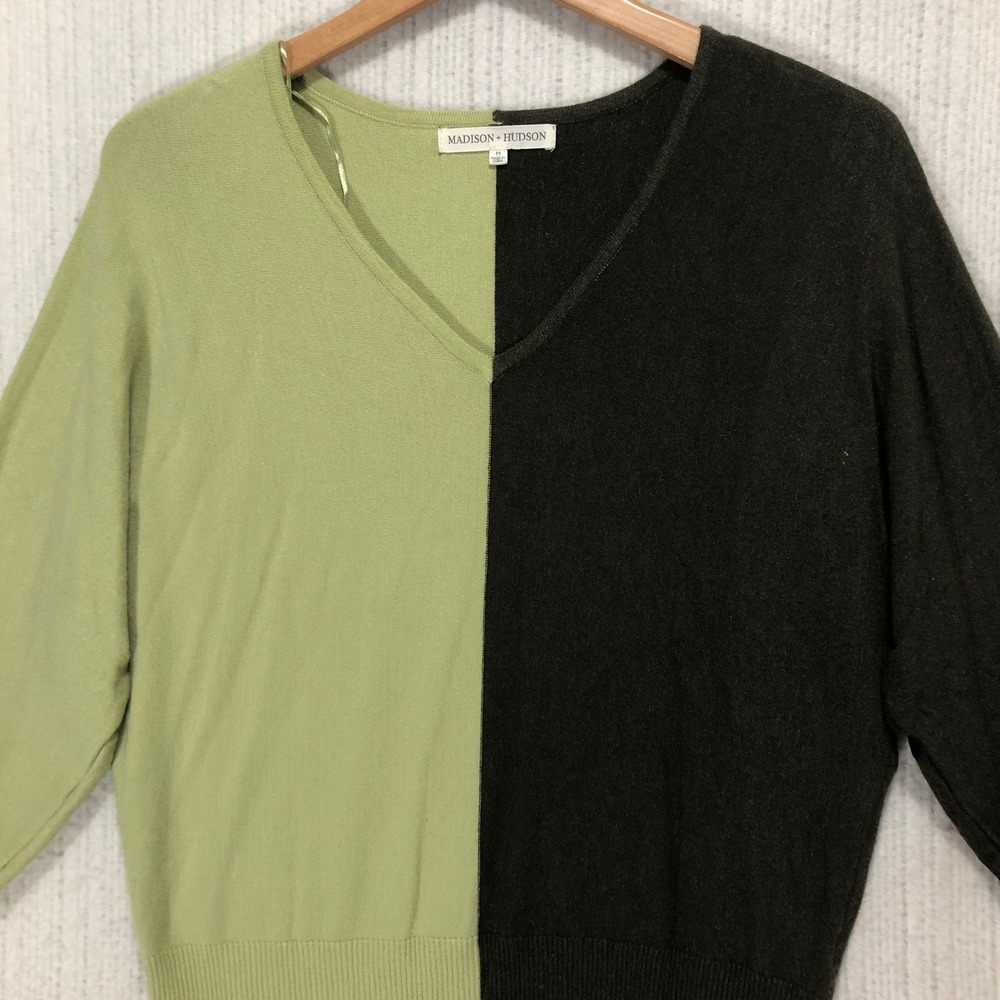 Madison + Hudson Women's Medium‎ Color Block V-Neck Sweater Olive Green Black